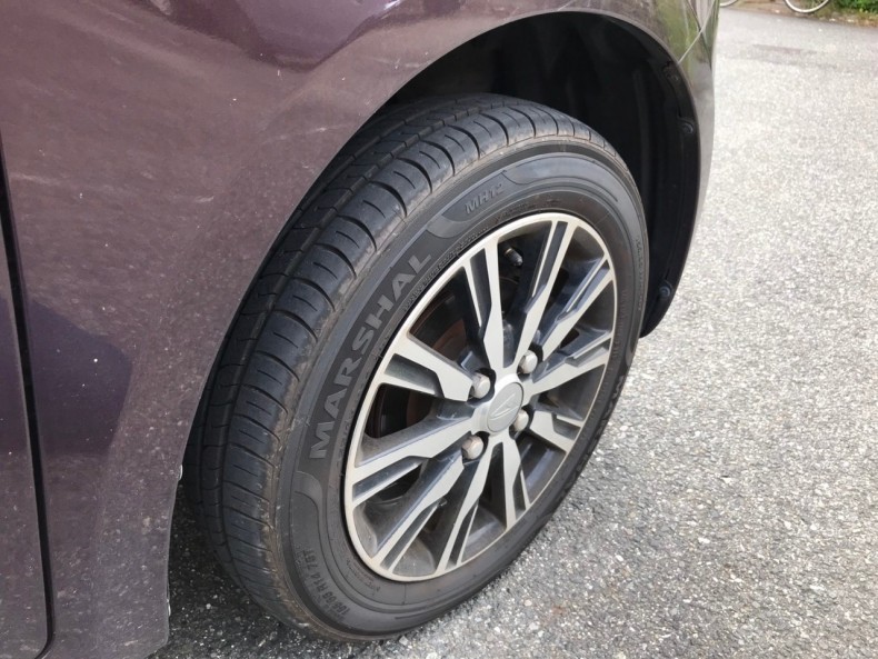 タイヤホイール前