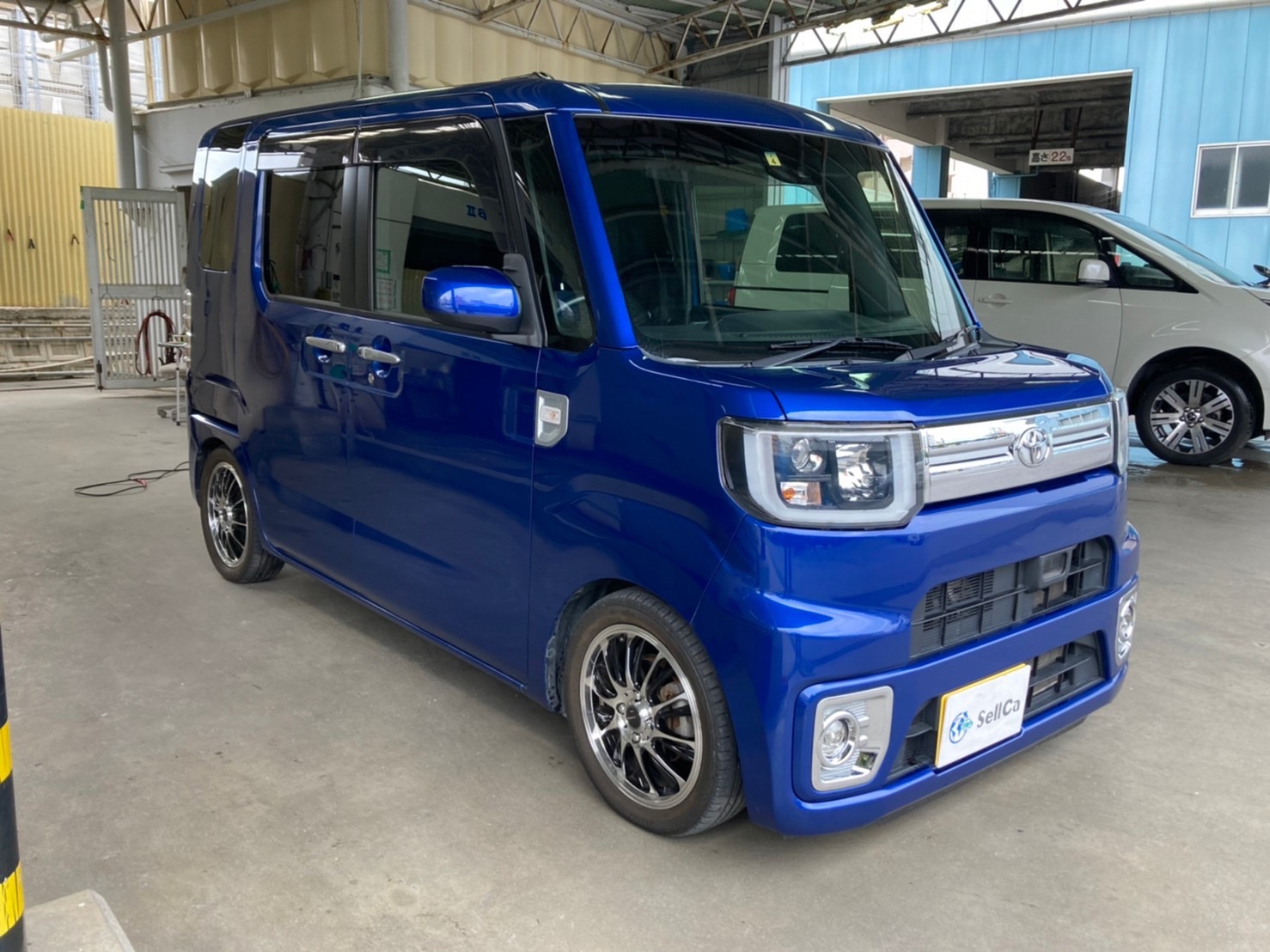 外装右前
