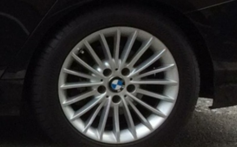 タイヤホイール前