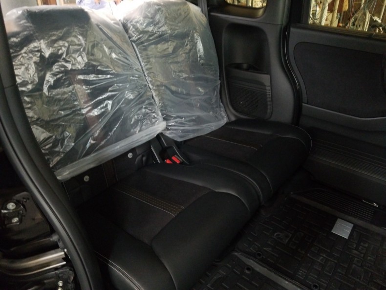 内装後方シート