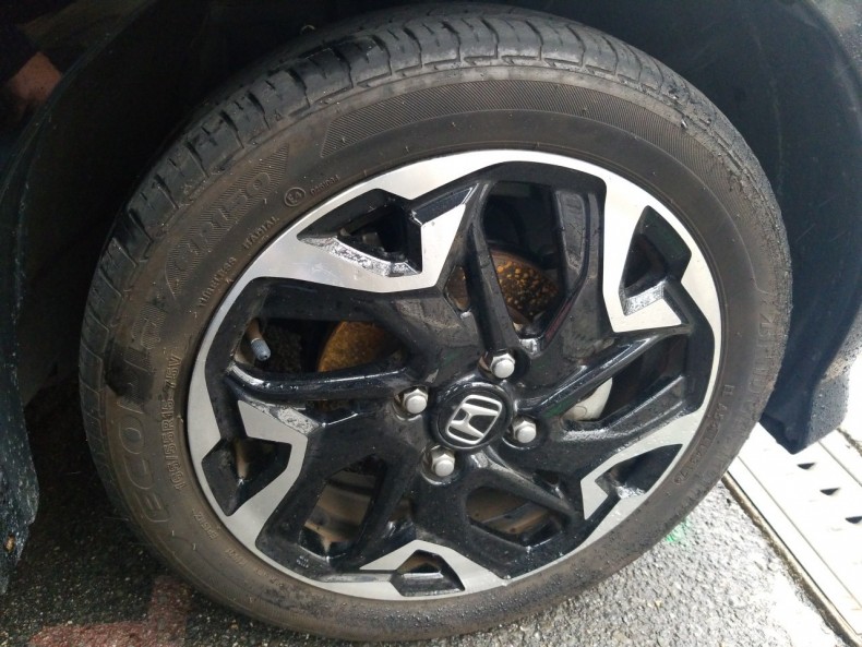 タイヤホイール前