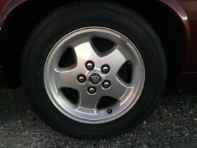 タイヤホイール前