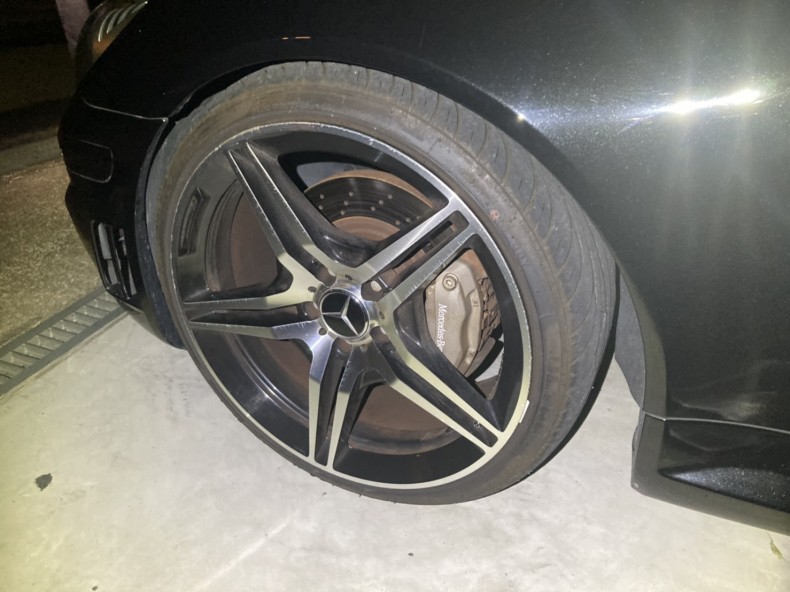 タイヤホイール前