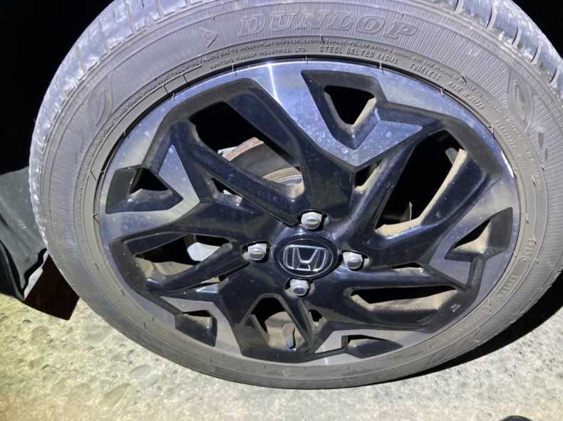 タイヤホイール前