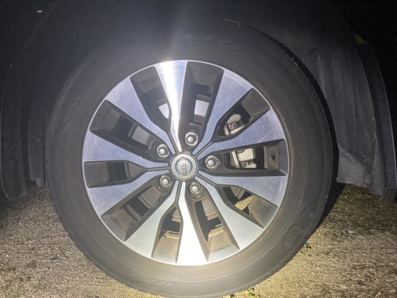 タイヤホイール前