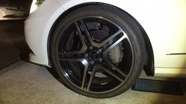 タイヤホイール前