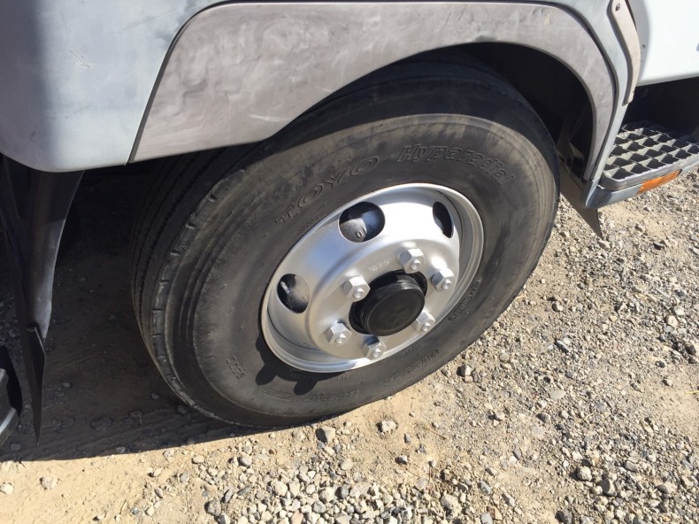 タイヤホイール前