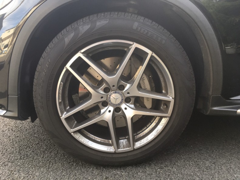 タイヤホイール前