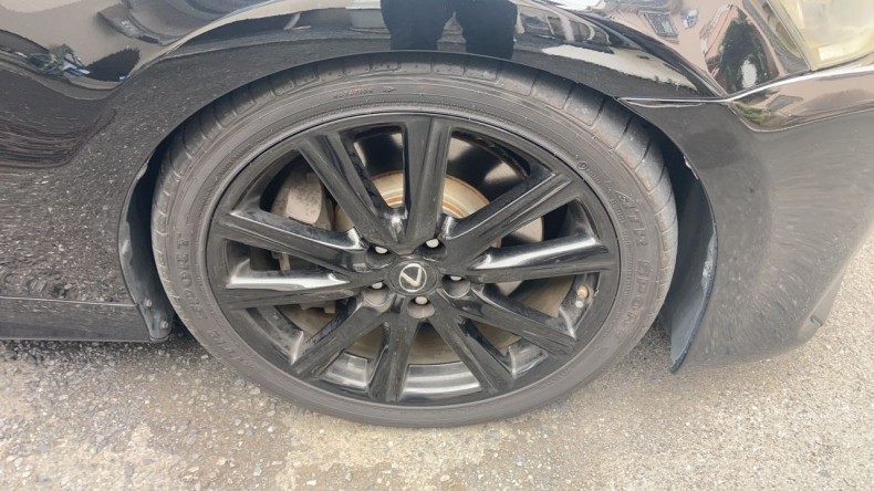 タイヤホイール前