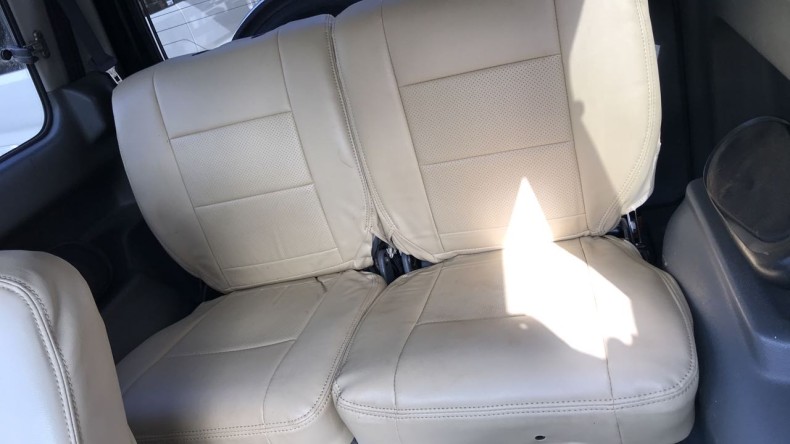 内装後方シート