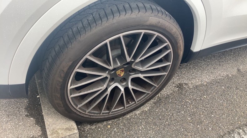 タイヤホイール前