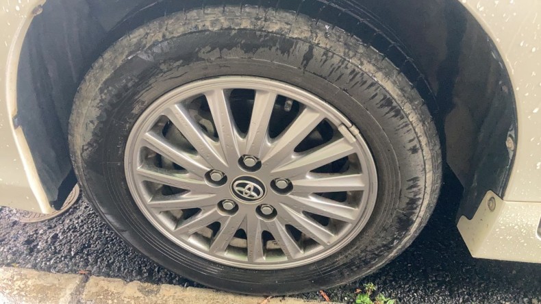 タイヤホイール前