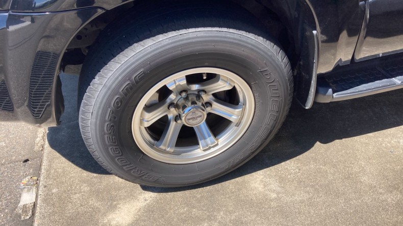 タイヤホイール前