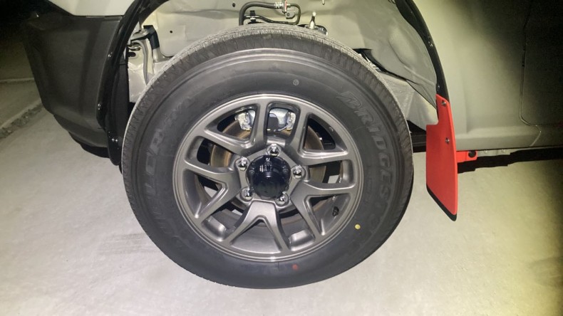 タイヤホイール前