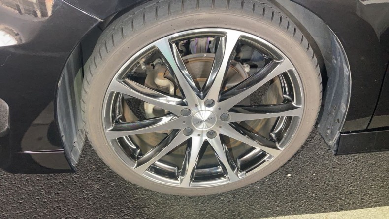 タイヤホイール前