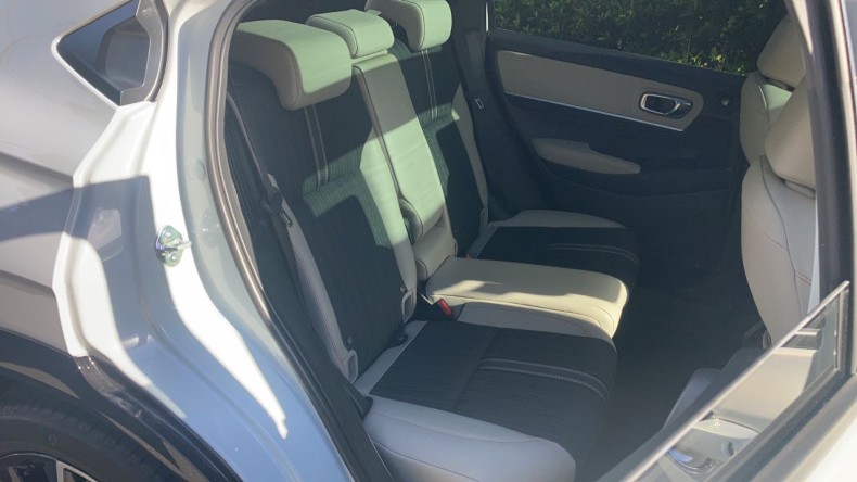 内装後方シート