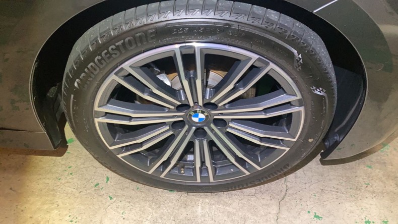 タイヤホイール前