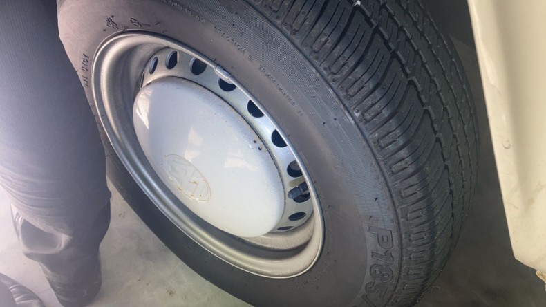 タイヤホイール前