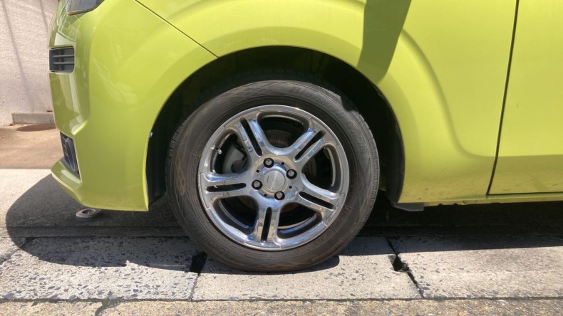 タイヤホイール前