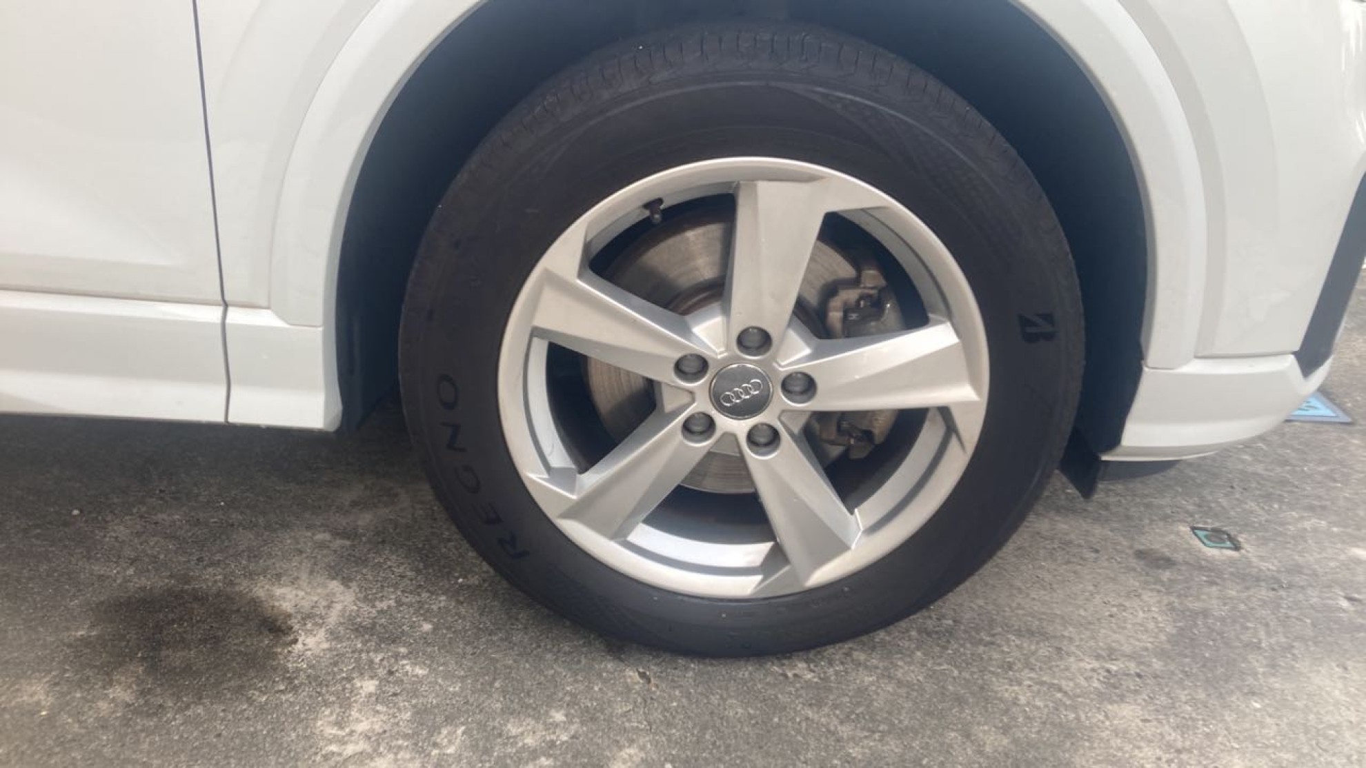 タイヤホイール前