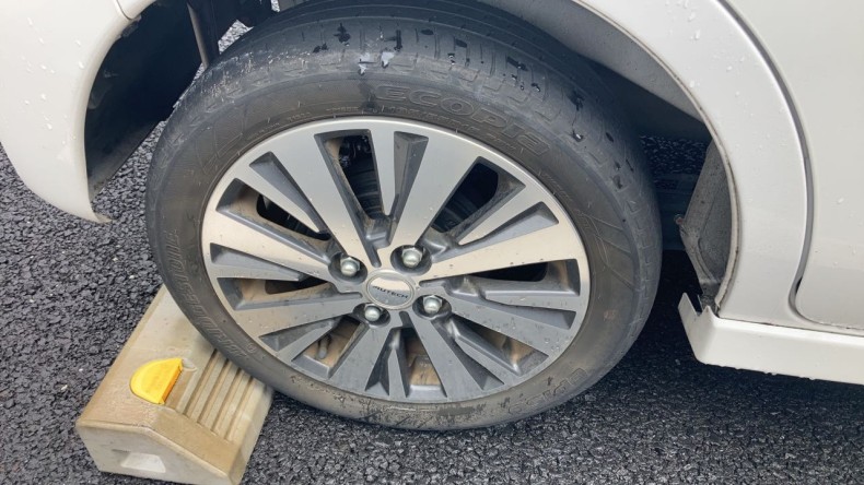 タイヤホイール前