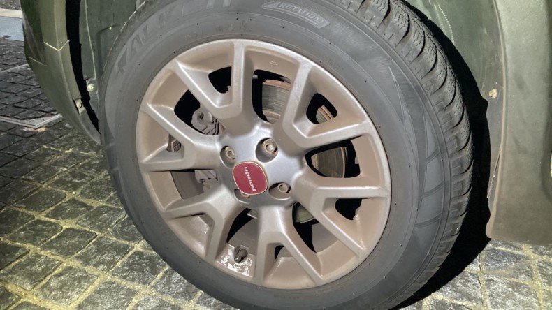 タイヤホイール前