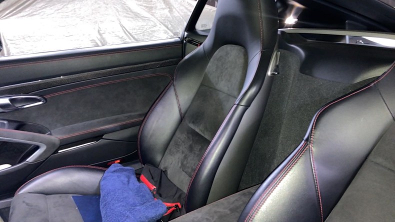 内装後方シート