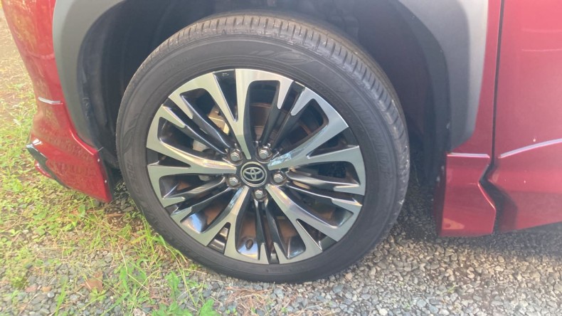 タイヤホイール前