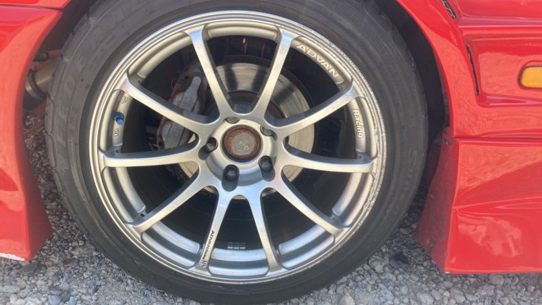 タイヤホイール前