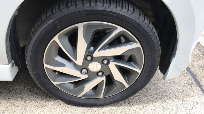 タイヤホイール前