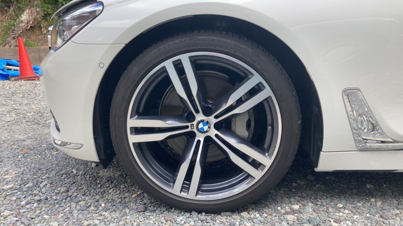 タイヤホイール前