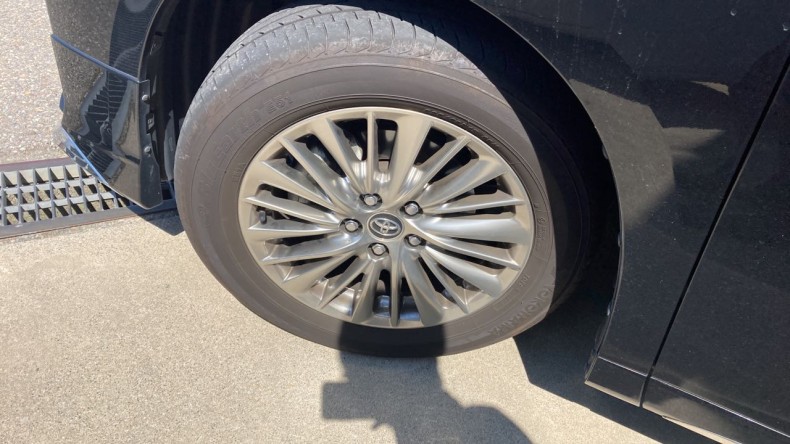 タイヤホイール前