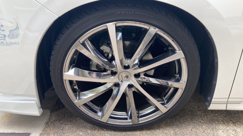 タイヤホイール前