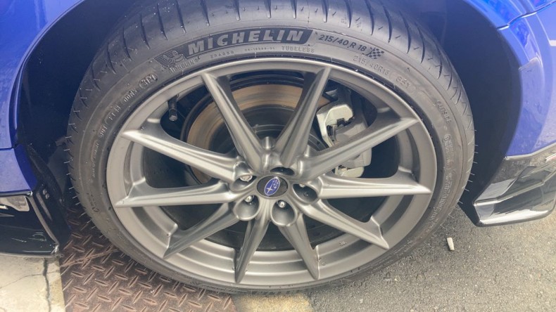 タイヤホイール前