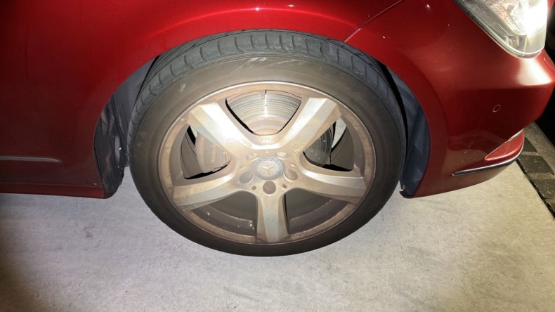 タイヤホイール前