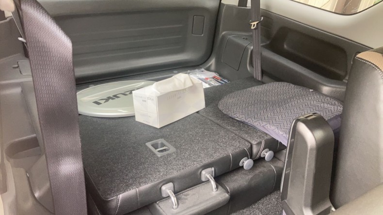 内装後方シート