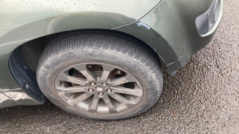 タイヤホイール前