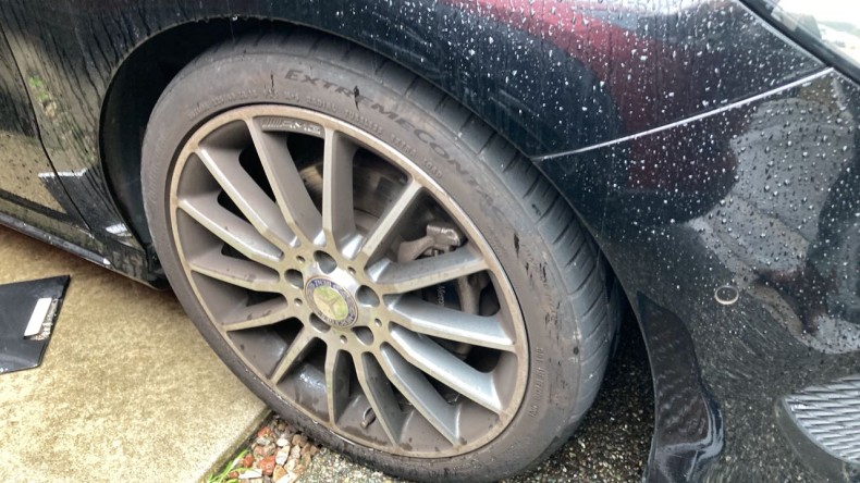 タイヤホイール前