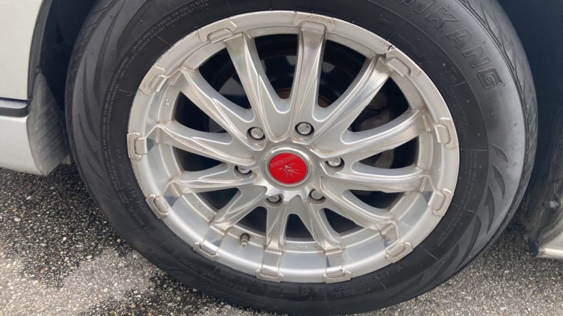 タイヤホイール前