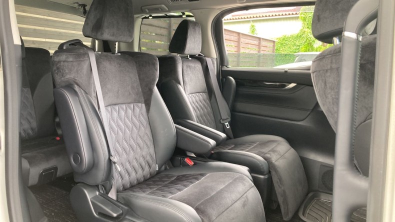 内装後方シート