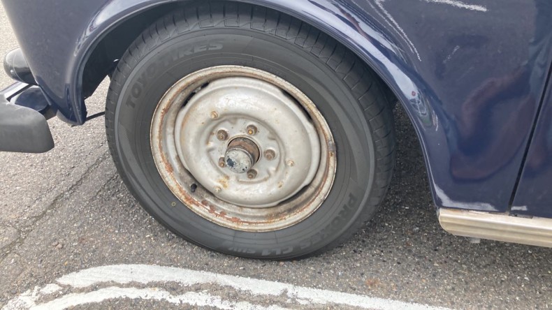 タイヤホイール前