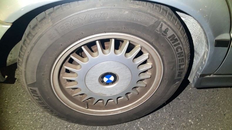 タイヤホイール前