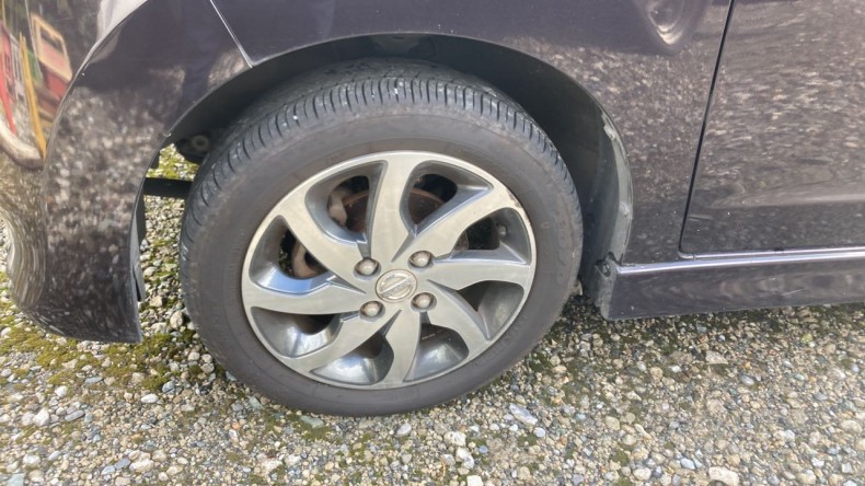 タイヤホイール前