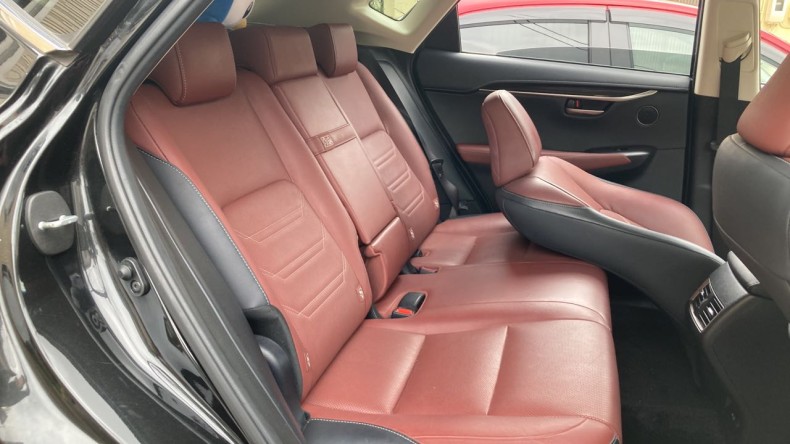 内装後方シート