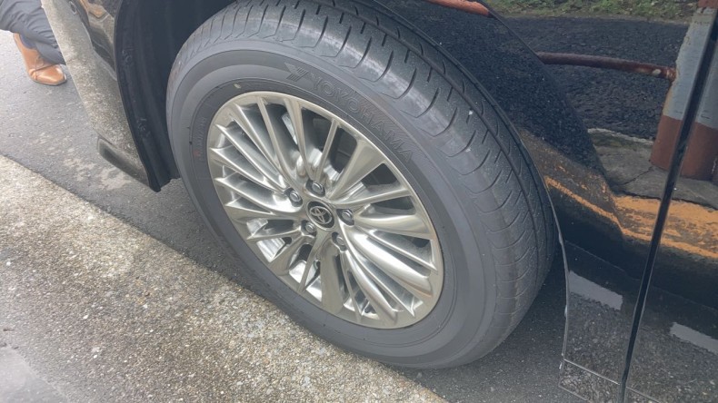 タイヤホイール前