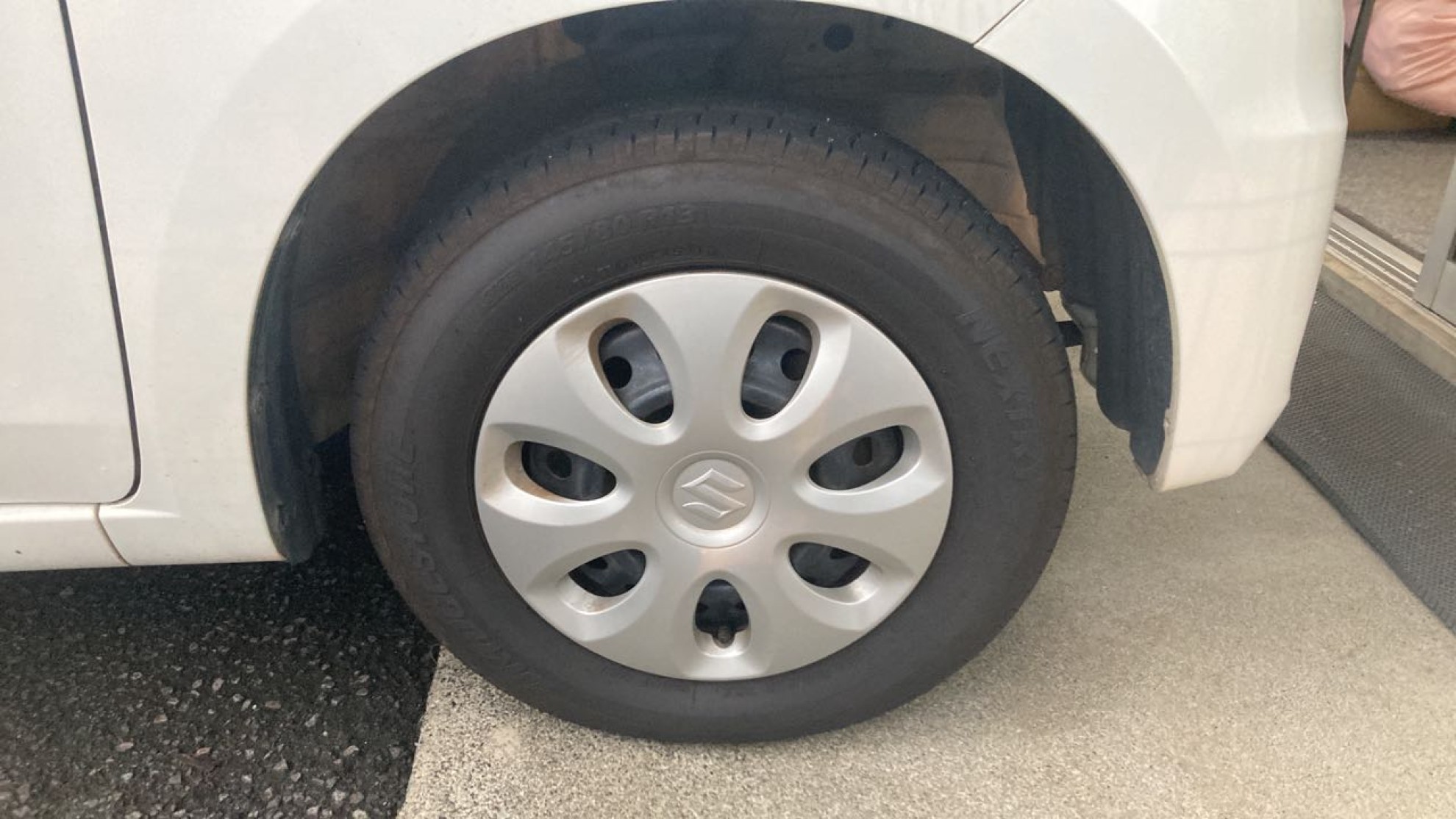 タイヤホイール前