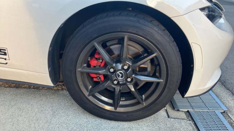 タイヤホイール前