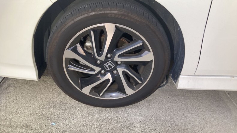 タイヤホイール前