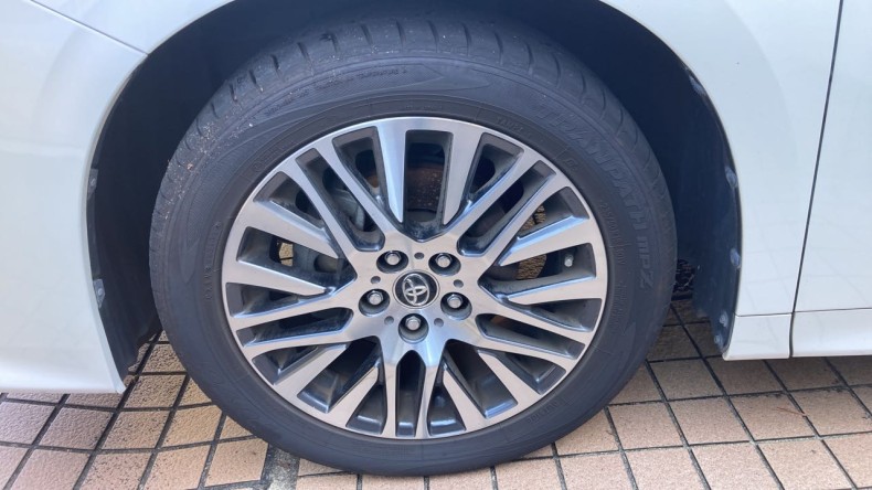 タイヤホイール前