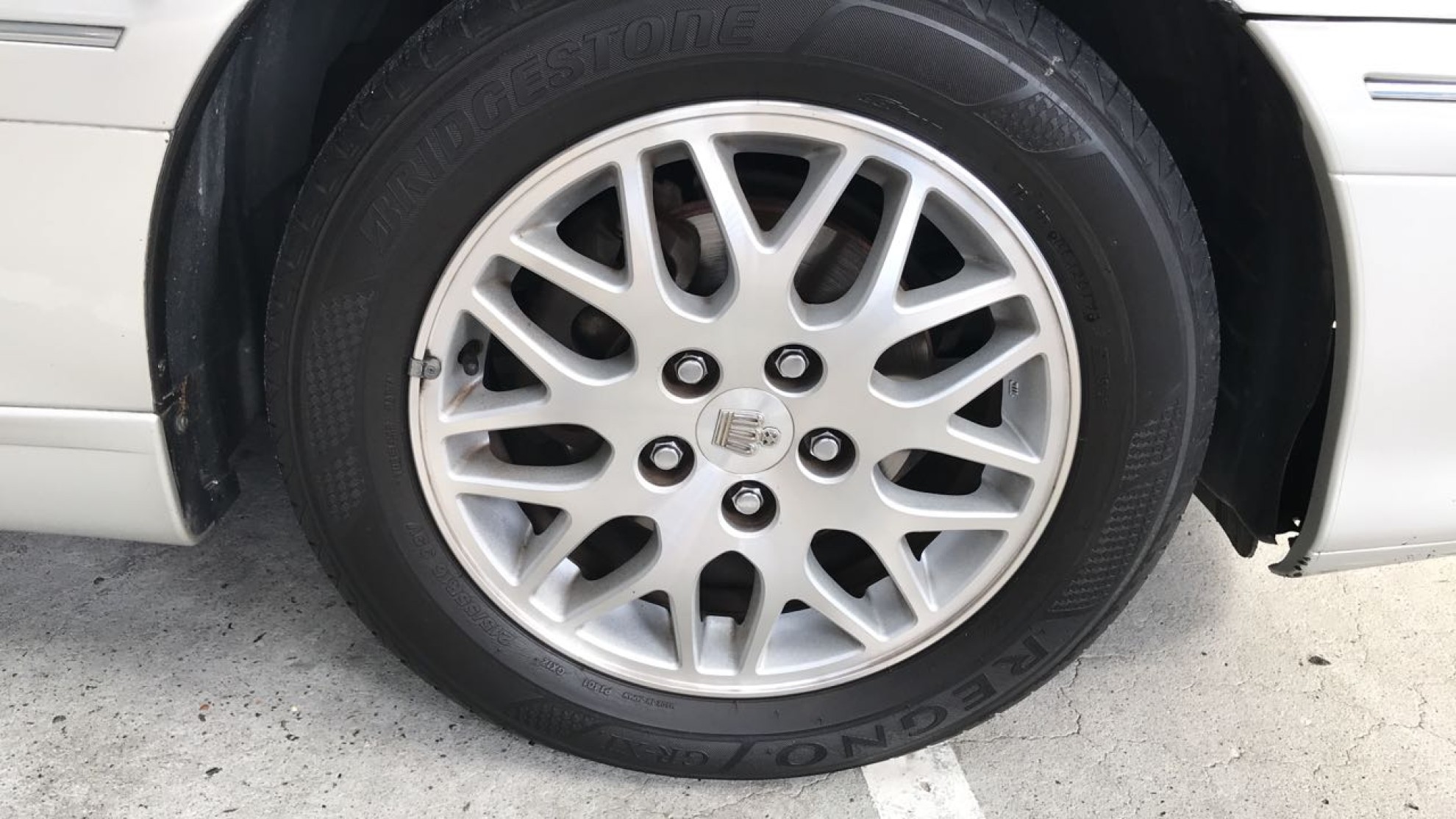 タイヤホイール前